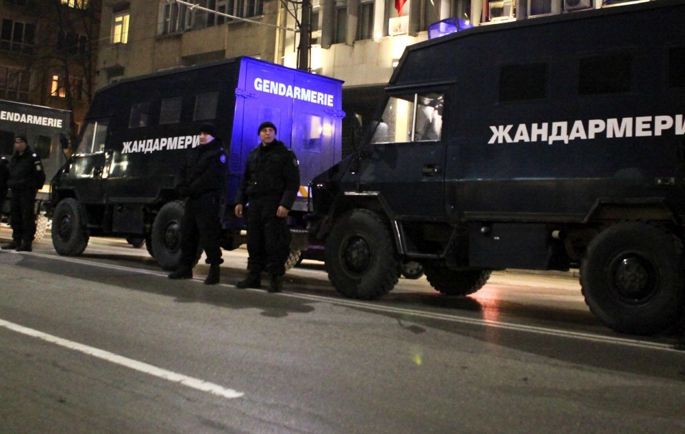 Намерили маски и ножове у чуждите неонацисти, заради които забраниха Луковмарш