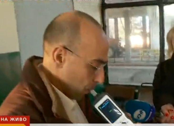 Софиянец даде на детето си да жабурка вода за уста, след това го тества с дрегер и той отчете нещо нечувано! (СНИМКИ)