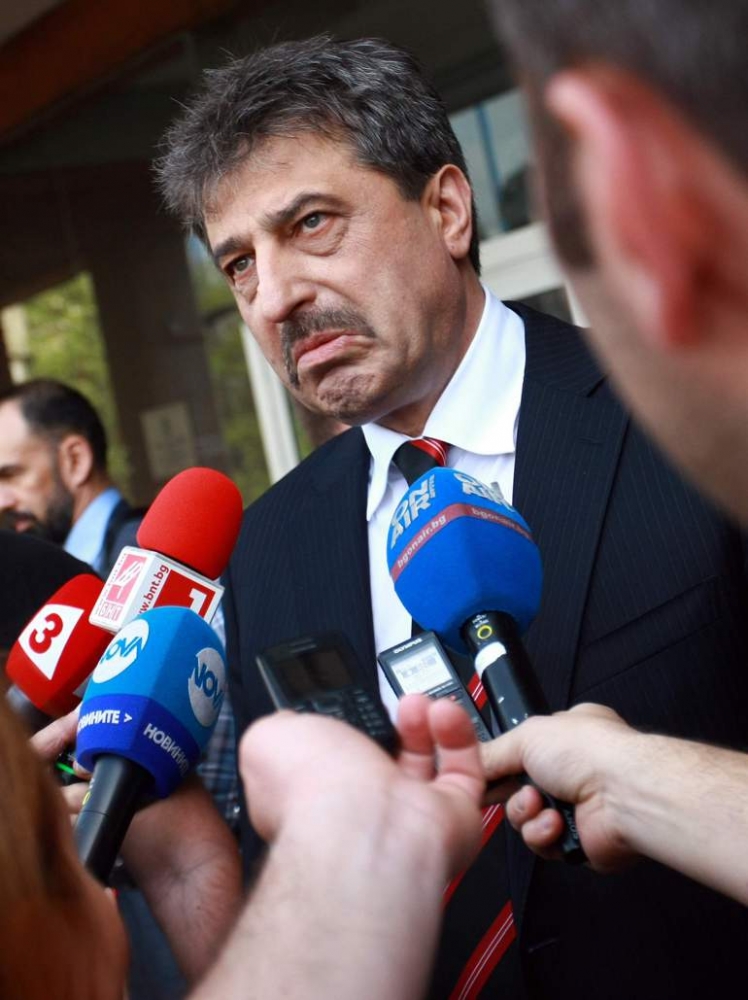 Цветан Василев в истерия, пробва да очерни синдиците на КТБ