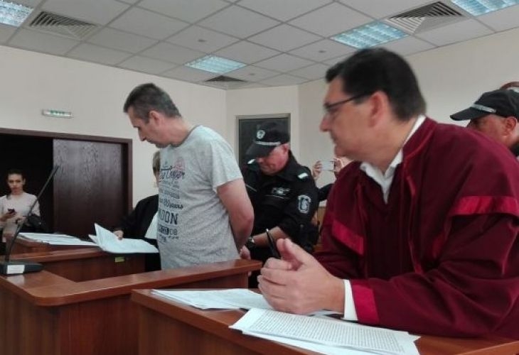 Окончателно! Полицаят, обвинен за убийството на родителите си, остава в ареста!