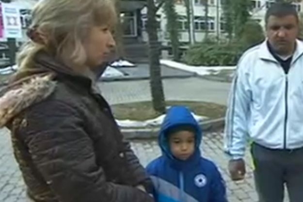 Малкият Байрям пристигна в София, близките му ще молят за операция в Германия