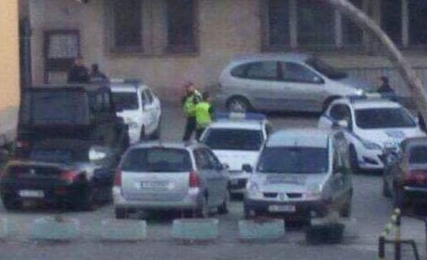 Акция в Бургас! Патрулки обградиха скъпи джипове и лимузини (СНИМКА)