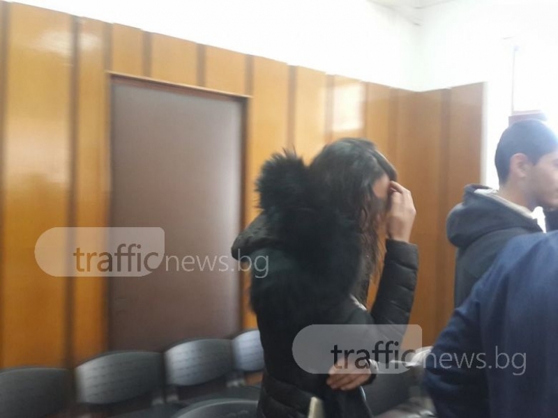 Осъдиха внучката на Цар Киро заради кражба на луканки, ромската принцеса цъфна в съда с последен модел смартфон (СНИМКИ)