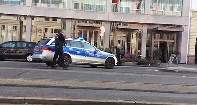 Първи СНИМКИ и ВИДЕО от кошмарната атака в Хейделберг! 
