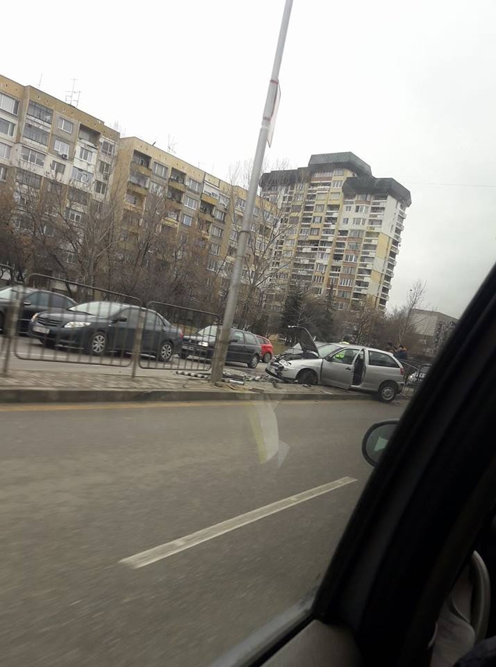 Жители на Младост пропищяха: Аман от шофьорите на бул. Александър Малинов (СНИМКА)