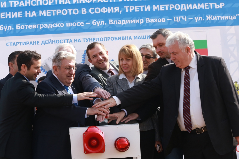 Фоторепортаж в БЛИЦ: Фандъкова стартира работата по третия лъч на метрото!