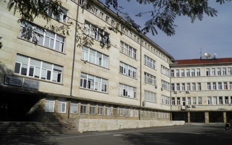 Ученици от две гимназии се обединиха, за да спасят живота на бургаска майка