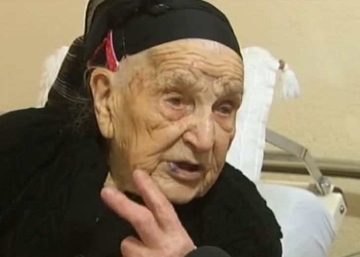 101-годишна баба рецитира стихове на Ботев