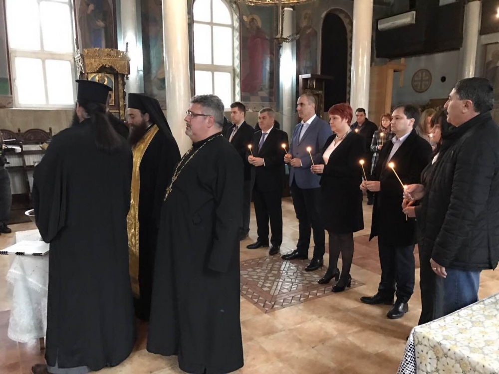 Цветанов направи дарение от името на ГЕРБ на църквата „Св. Кирил и Методий“ в Монтана (СНИМКИ)