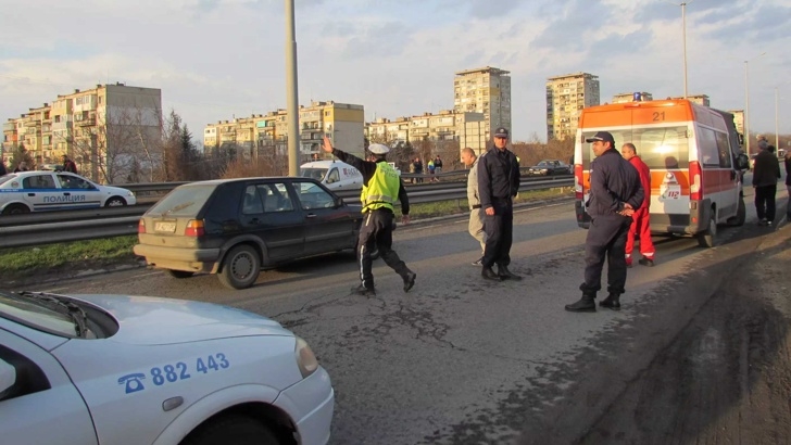Катастрофа блокира движението по международното шосе в Русе