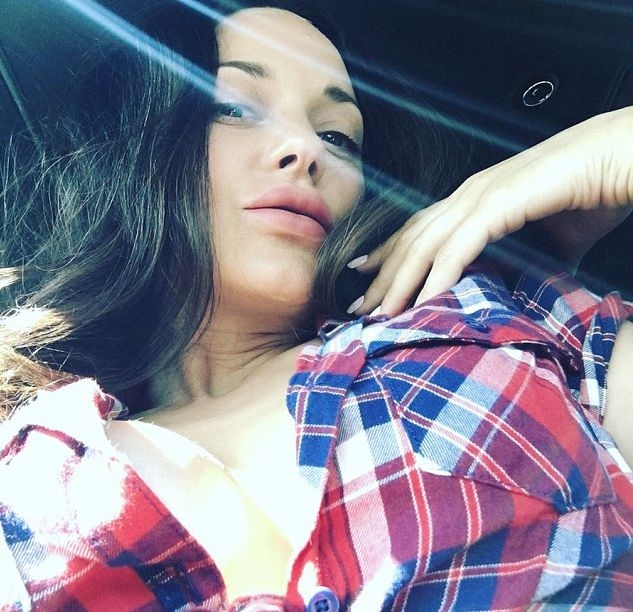 Актрисата Марион Котияр изненада феновете с нова си визия (СНИМКИ 18+) 