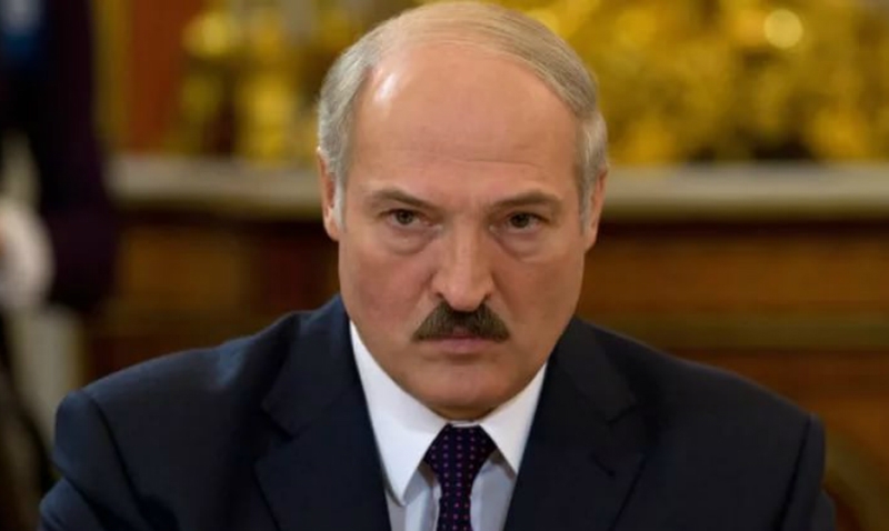 Лукашенко нареди на подчинените си да намерят спешно работа на жени и любовници