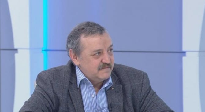 Много важно: Проф. Кантарджиев обяви кои заплахи ни донасят ангина и бронхит!