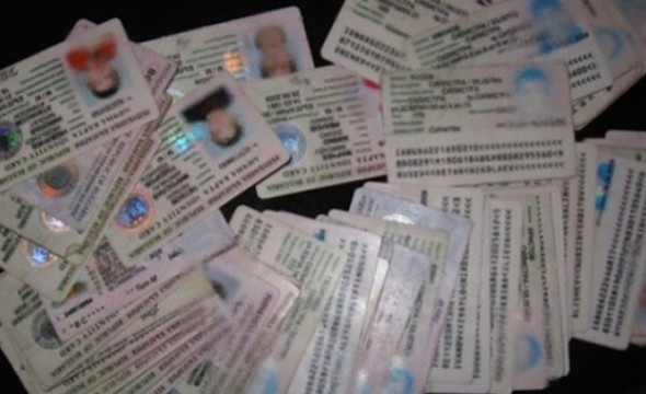 Шок! Грешки в ЕСГРАОН "разделят" деца от родители, създават двуженци и клонинги 