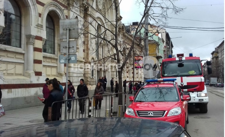 Извънредно: Евакуираха Централни хали в София! Нещо странно се случва (СНИМКИ)
