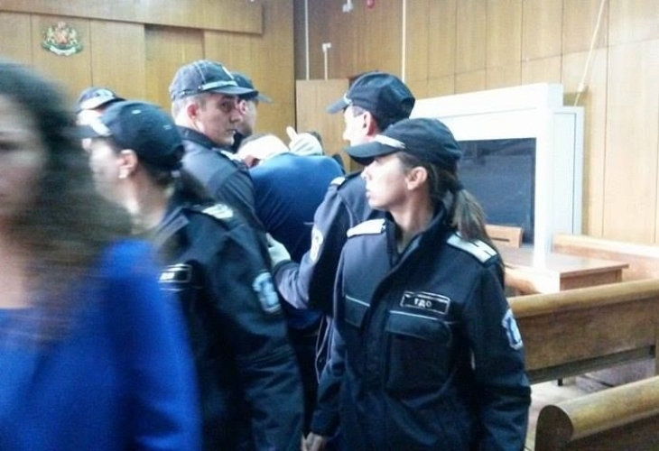 Двойният касапин от Пазарджик, накълцал 70-годишни съпрузи, се връща в следствения арест