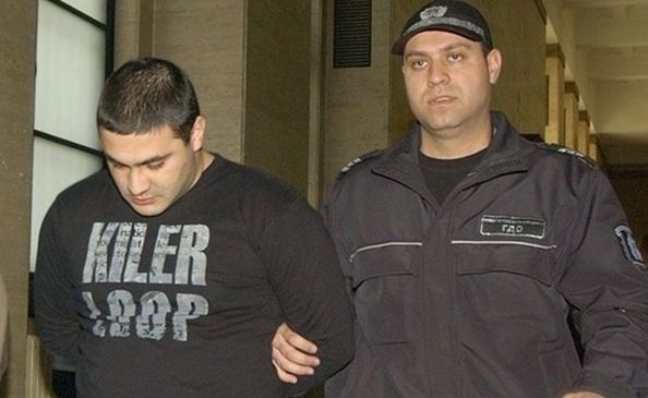 Съдба! Закопчали Шумахера на път за прочута врачка от Микре