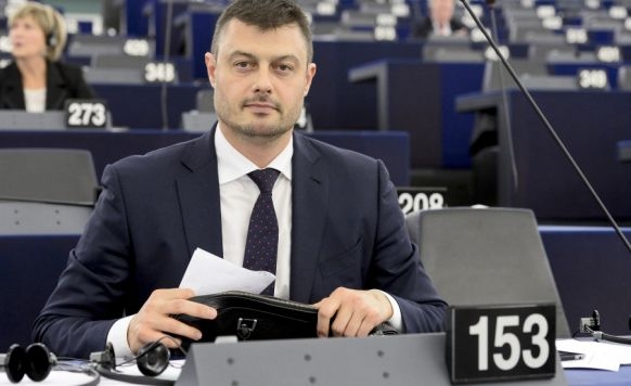 Бареков с открито писмо до Лаура Кьовеши: Мафията в България ви използва!