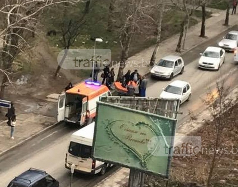 Велосипедист припадна в Пловдив, вся паника в движението