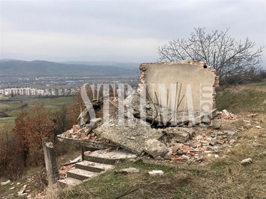 Прокоба тегне над къщата, срутила се върху дете. Ясен е вече собственикът ѝ
