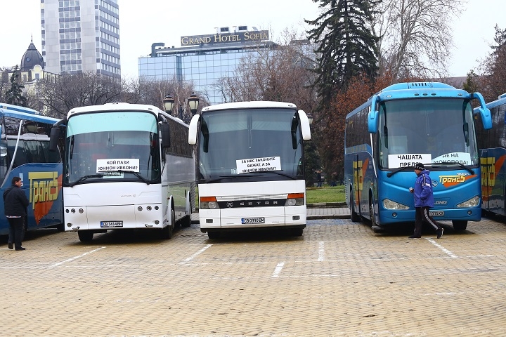 Превозвачи на протест срещу директора на ОП „Организация и контрол на транспорта“ в Пловдив 