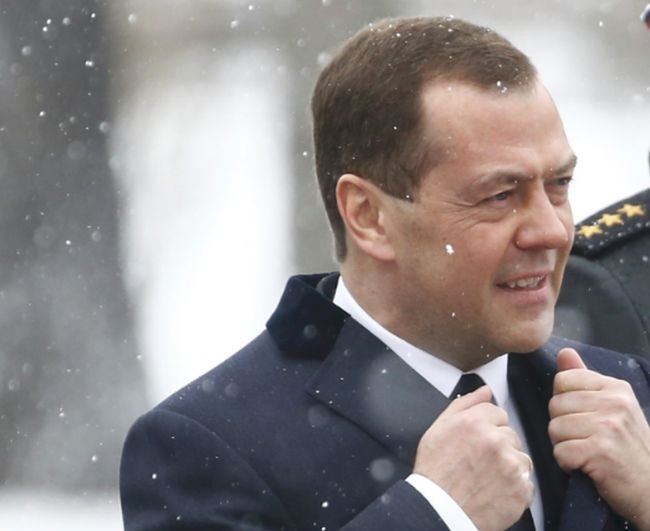 Дмитрий Медведев се гътна на легло, отменя по спешност всичките си срещи