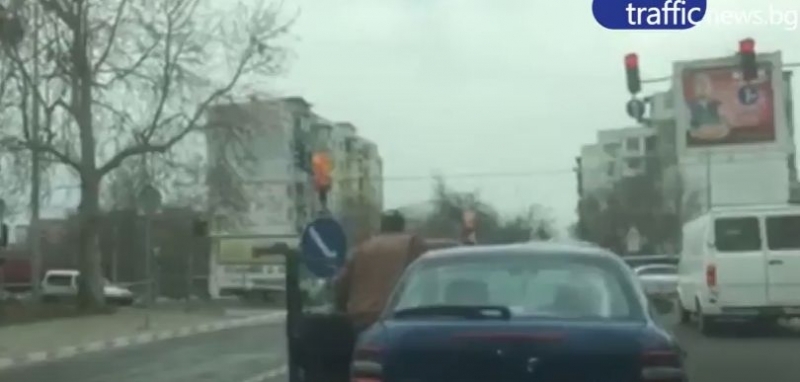Заблуден водач влезе в насрещното до хотела на Ванко 1, друг го погна (ВИДЕО)