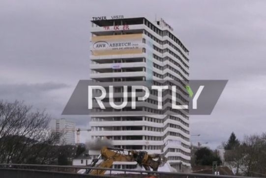 Мощен взрив превърна в руини знакова сграда в Бон (ЗРЕЛИЩНО ВИДЕО)