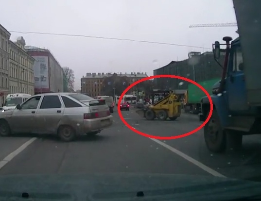Невиждано: Фадрома беснее на задни колела на улица, колите бягат панически (ВИДЕО)