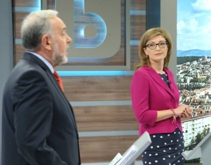 Славчо Велков превърна дебата със Захариева в цирк! Извади и дипломата си за висше 