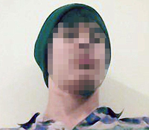  Тийнейджър обезглави свой приятел, изнасилил приятелката му, а после я връчи на любимата си (СНИМКИ 18+)