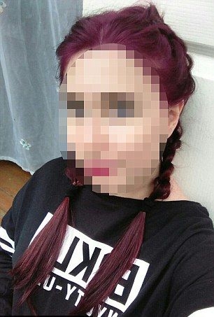  Тийнейджър обезглави свой приятел, изнасилил приятелката му, а после я връчи на любимата си (СНИМКИ 18+)