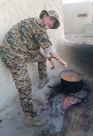 Лятото ми в Сирия: Британски студент показа в СНИМКИ как се бие срещу „Ислямска държава”