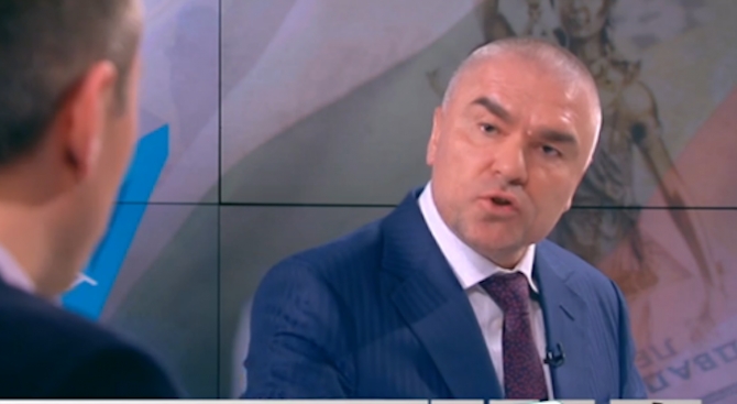 Луд сеир в ефир! Марешки и Джамбазки за малко да се хванат за гушите (СНИМКИ/ВИДЕО)