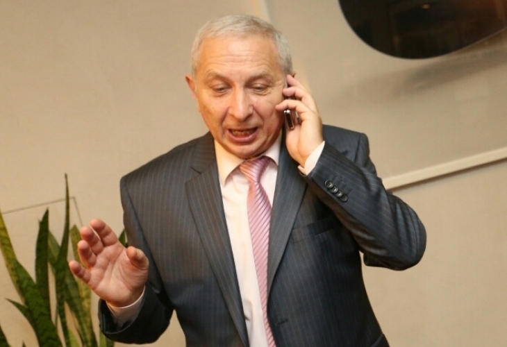 Ало служебната министърка, ало Герджиков.. . Кой иска да вземе концесиите на Поморие централен и Бургас север?  