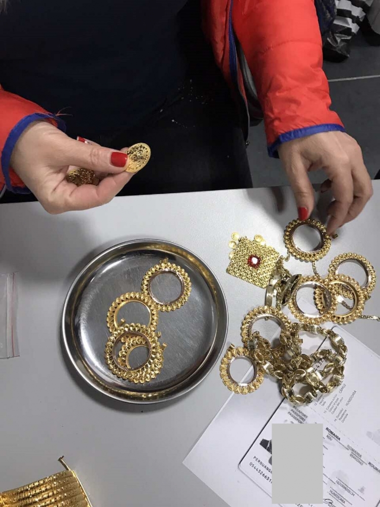 Митничари спряха кола за проверка на "Капитан Андреево" и намериха златно съкровище (СНИМКИ)