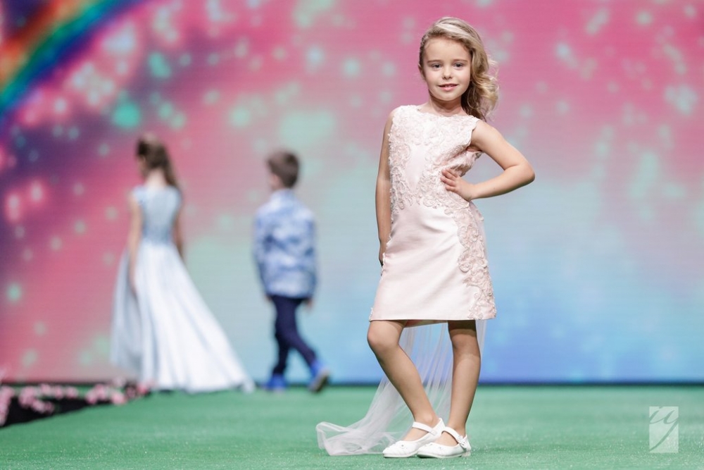 Световна мода на подиума на SOFIA FASHION WEEK SS 2017 (СНИМКИ)