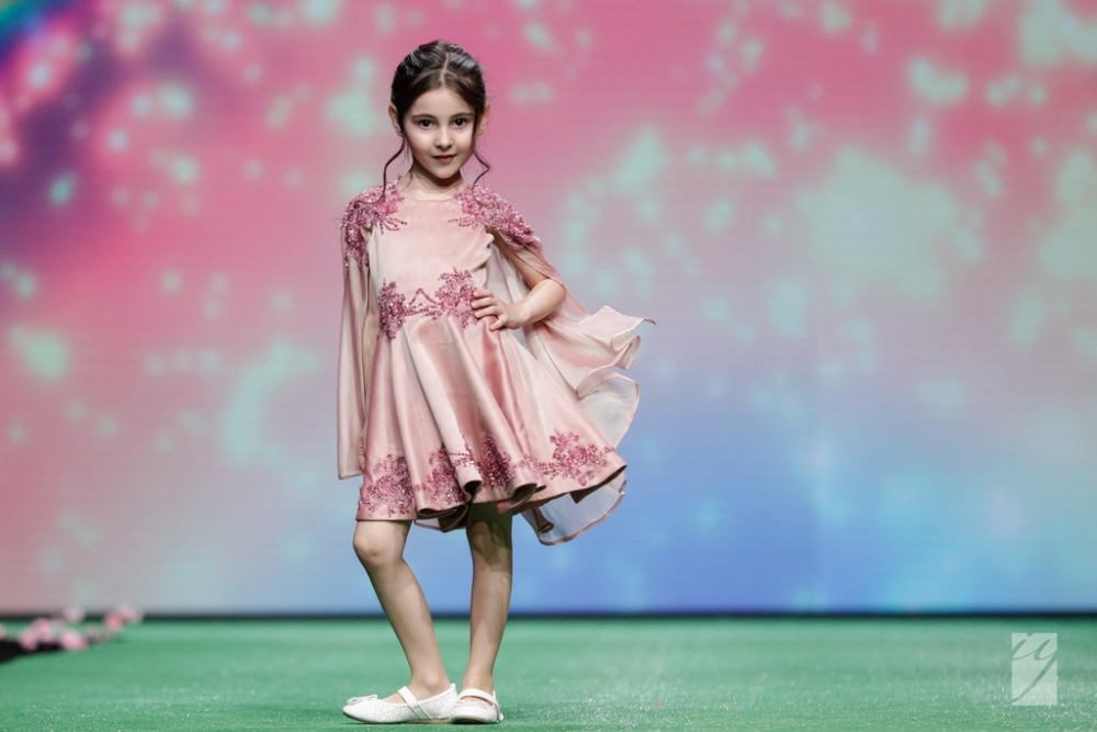 Световна мода на подиума на SOFIA FASHION WEEK SS 2017 (СНИМКИ)
