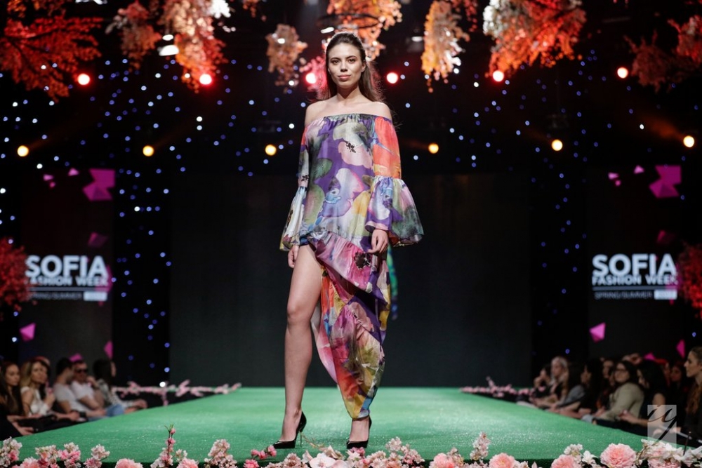 Световна мода на подиума на SOFIA FASHION WEEK SS 2017 (СНИМКИ)