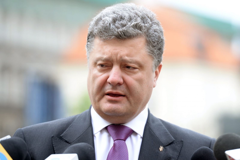 Порошенко иска да привлече НАТО в разминирането на складовете край Харков