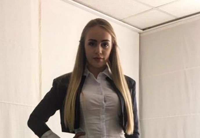 Красавицата Алекс Апостолова, която лъсна, задоволявайки се с четка за коса, в световен порносайт проговори! Ето цялата истина!