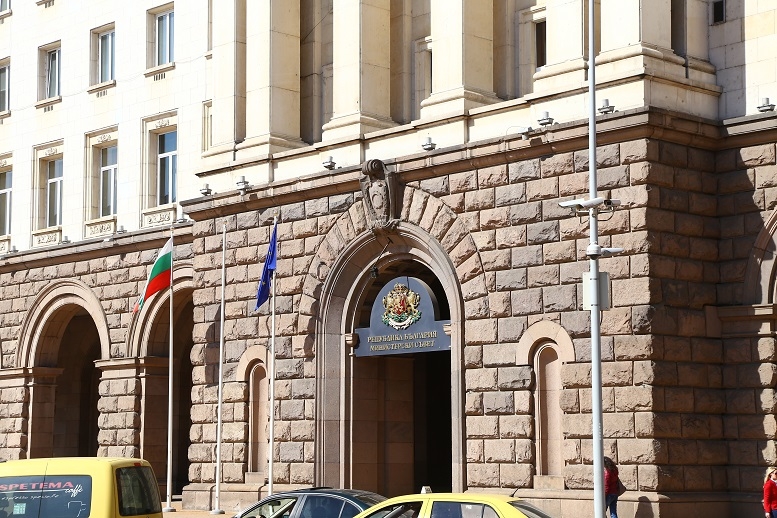 Избират представители за Тристранката
