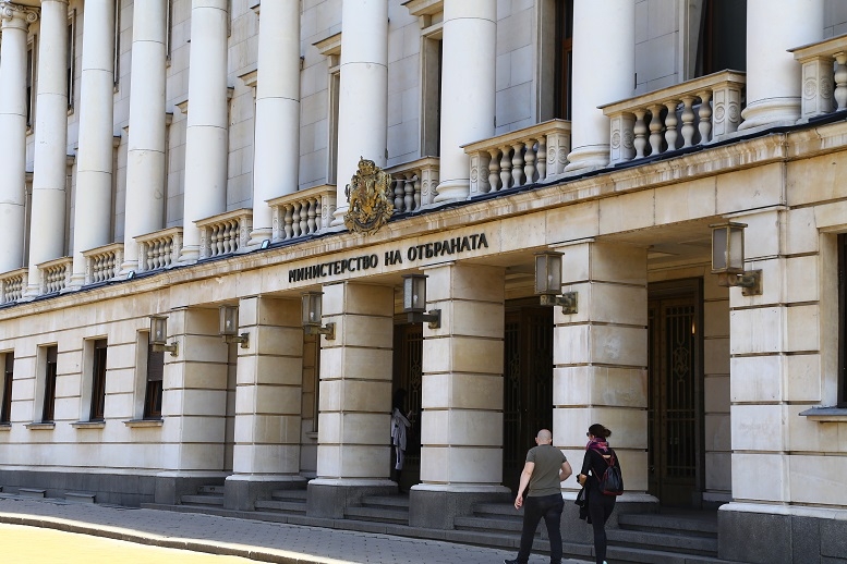  МО включва още фирми в надпреварата за новите изтребители 