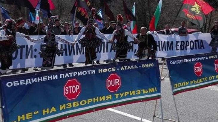 Боят настана! Опълчение на патриотите заварди "Капитан Андреево", няма да пускат автобуси с изселници за изборите! (СНИМКИ/ВИДЕО)