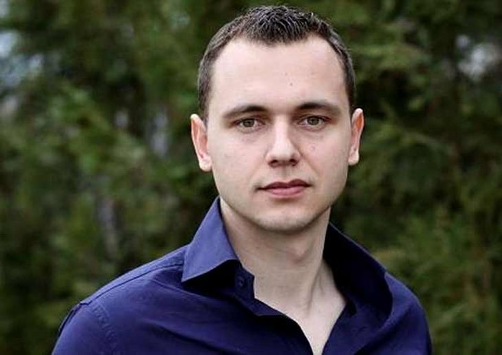 Новинар от bTV миел чинии и продавал закуски, за да се издържа