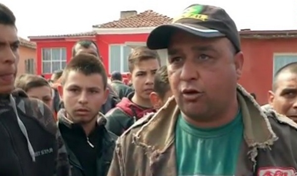 Цирк! Арестуваният ром провокирал полицаи, излъгал, че ченгетата го ритали и били