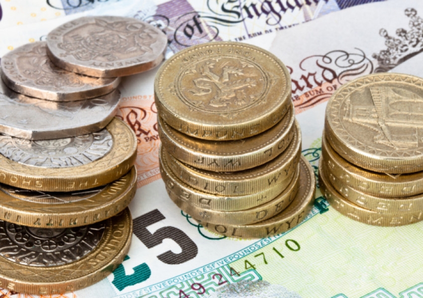 Deutsche Bank с шокираща прогноза: Паундът ще се срине до края на годината! 