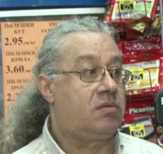 Бургазлията, изгонил въоръжен апаш от магазин, извадил нож, по-голям от неговия (СНИМКИ)