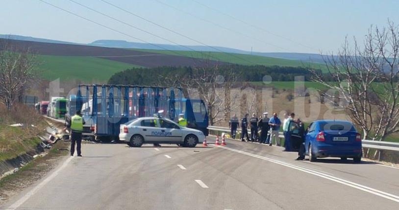 Подробности около кървавата катастрофа край Шумен, загиналият е млад мъж (СНИМКИ)