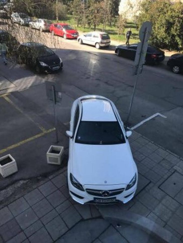Мара Отварачката погази закона, фенове я попариха: Ти си тежък тумор! (СНИМКИ)
